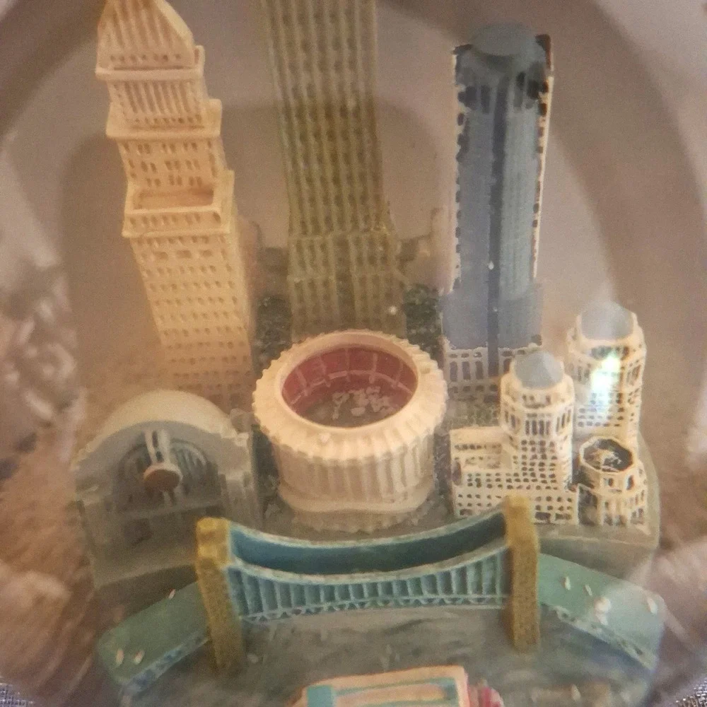 Saks Fifth Avenue Cincinnati Snow Globe Skyline Ohio Musical Works Three Jays Im